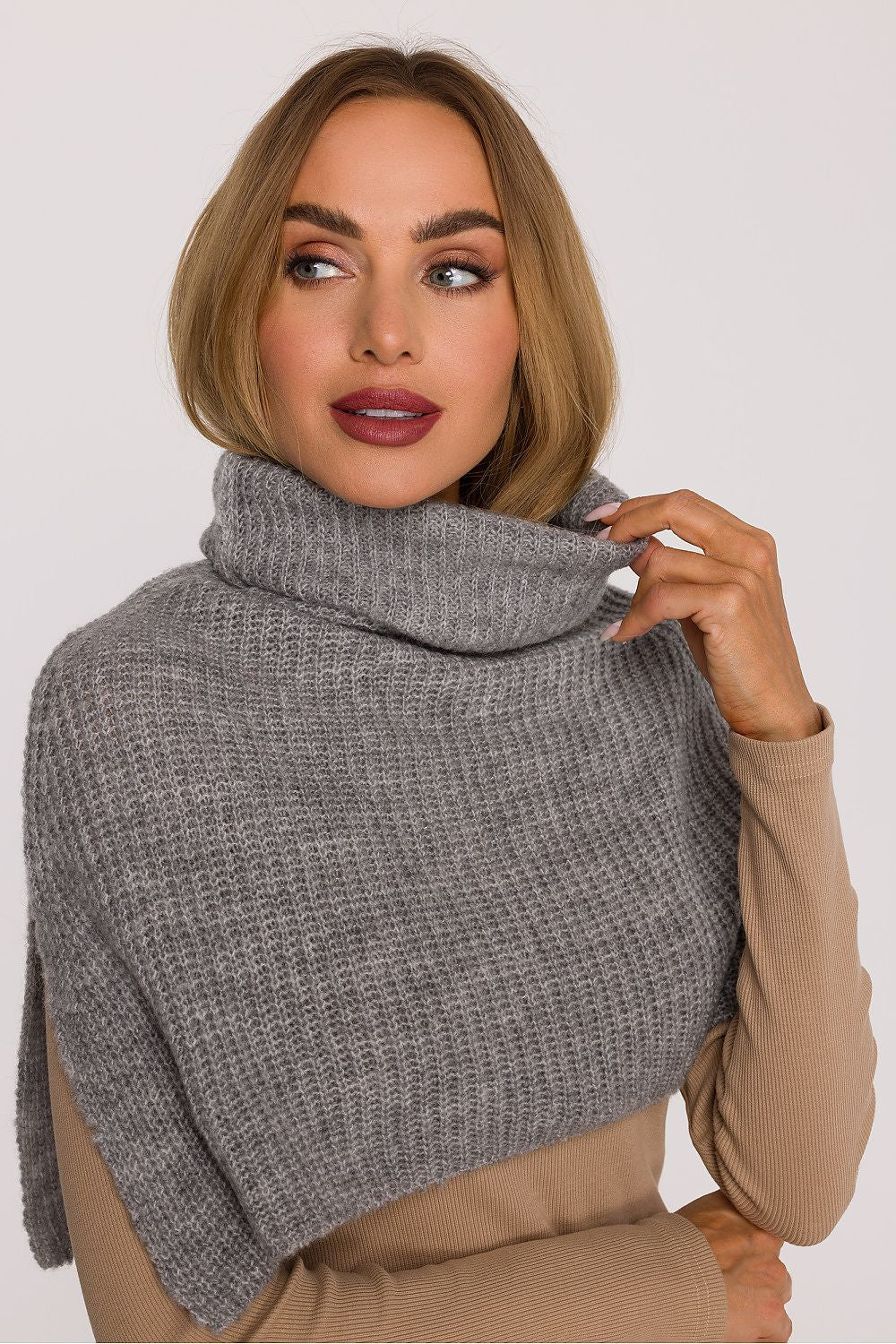  Loop Shawl model 219558 Moe 
