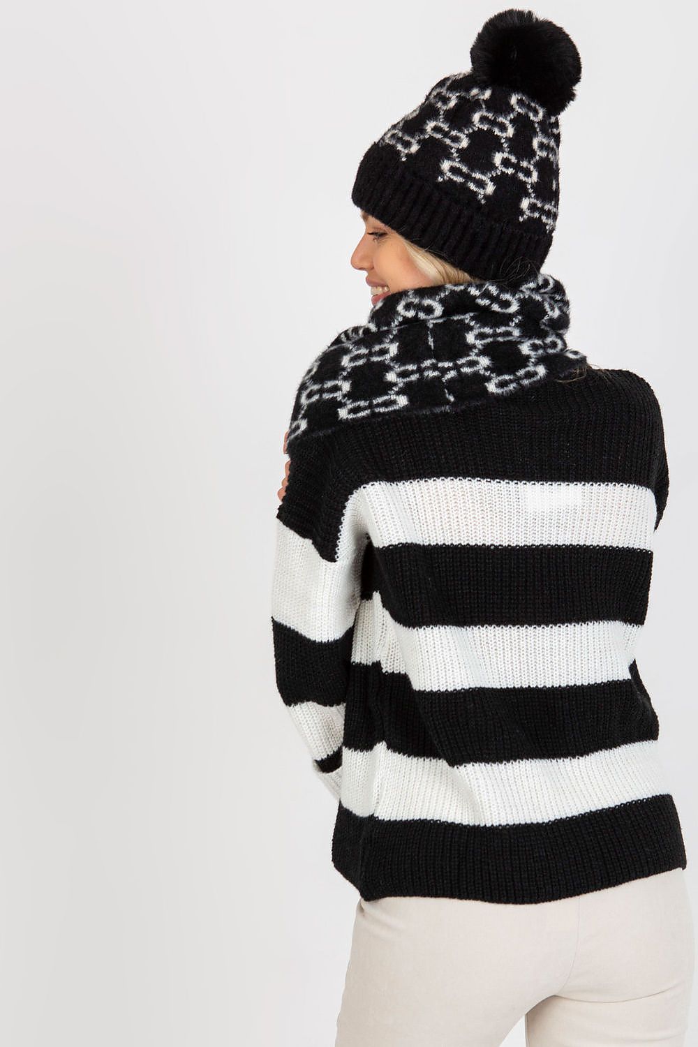  Loop Shawl model 185920 AT 